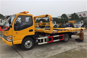 张坊哪里有拖车服务